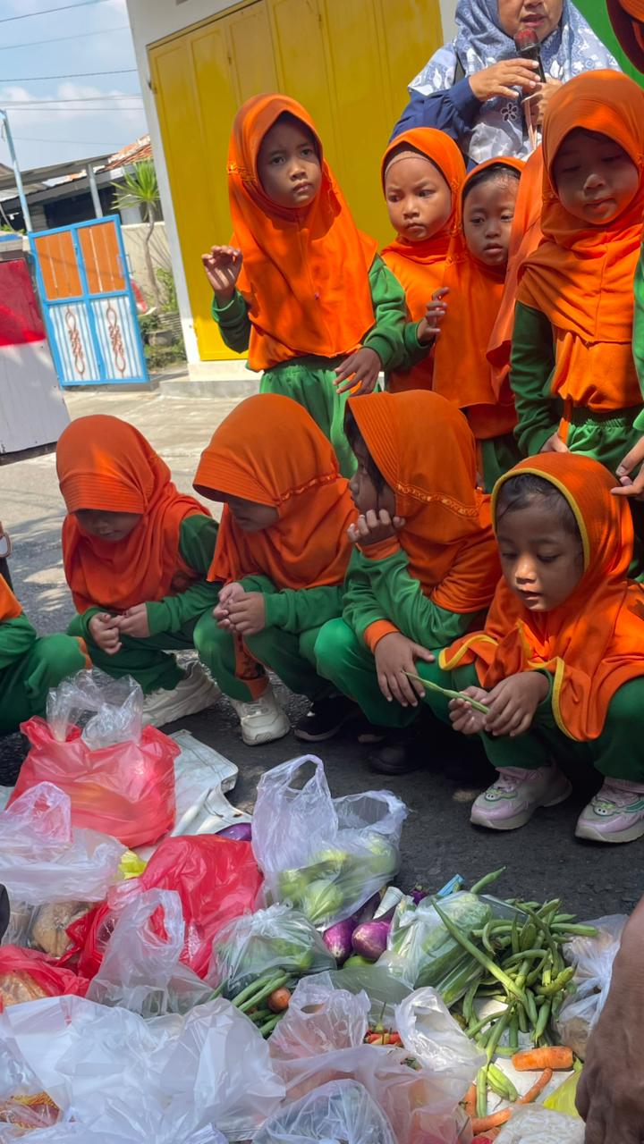 Mengenal macam macam sayur dan Belajar Proses Jual Beli